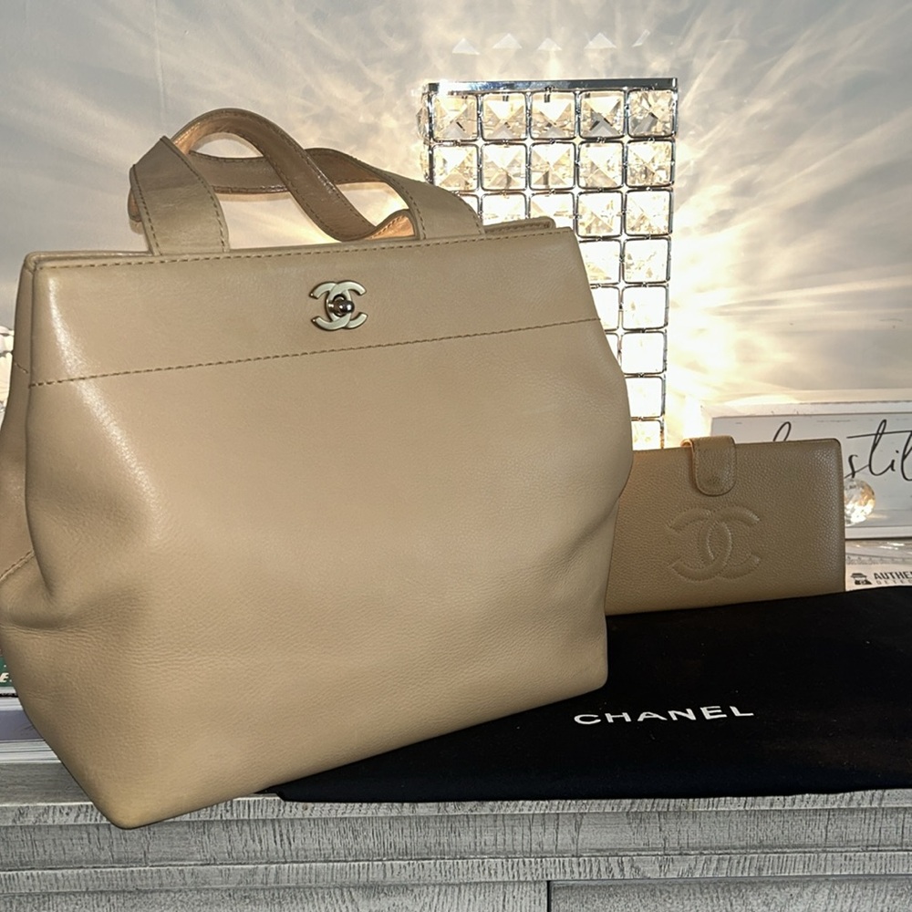 💜Chanel Beige Tote Bag and Wallet Set🤎 - Picture 4 of 12